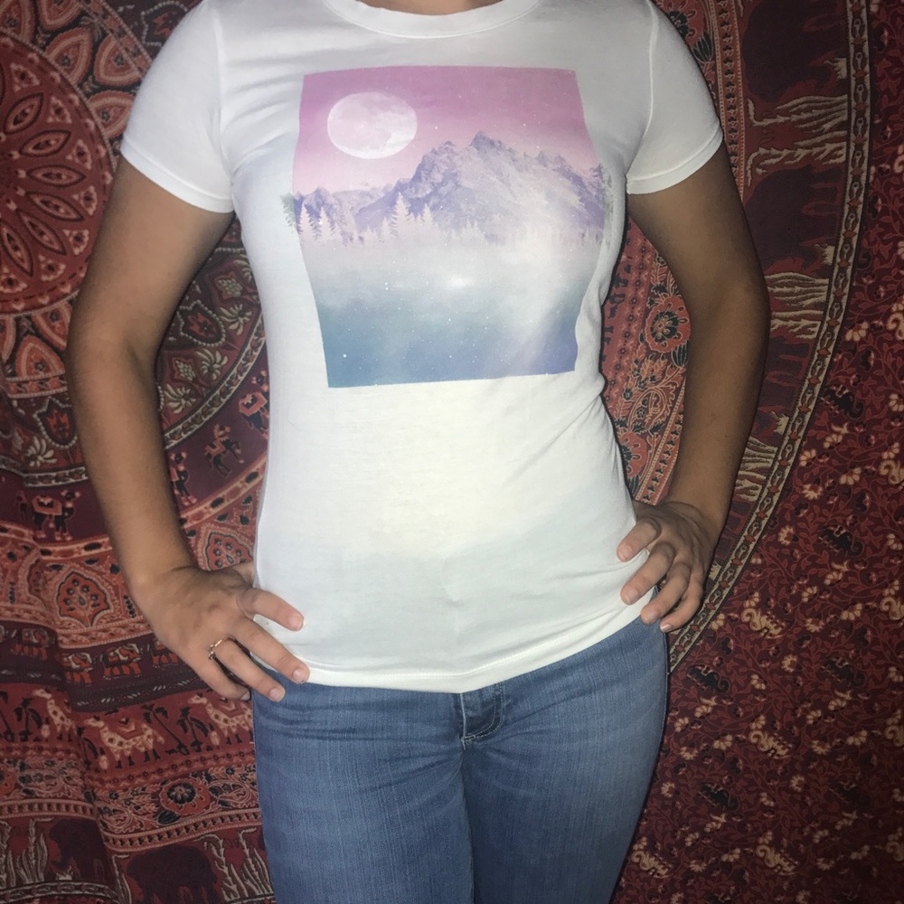 Mountains graphic tee